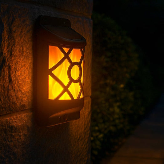 Solarna zidna LED lampa sa efektom plamena