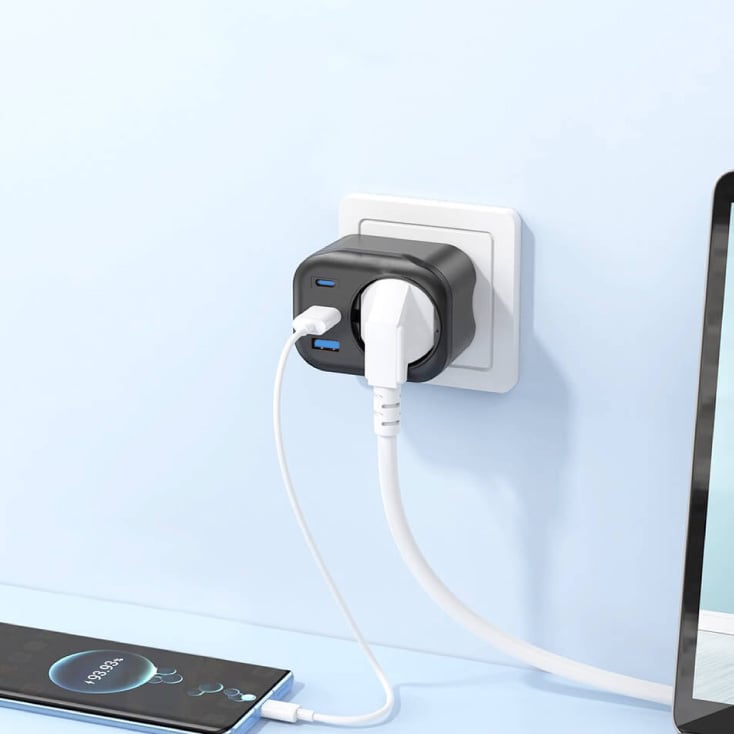 Univerzalni brzi punjač 1xUSB-A+2xUSB-C+šuko utič.